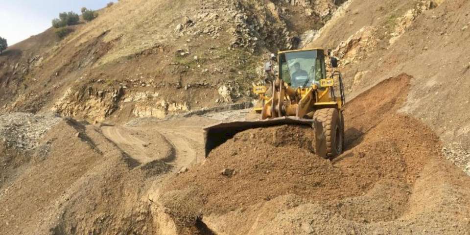 Sason'da heyelan! Kapanan köy yolları ulaşıma açıldı