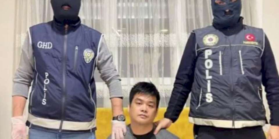 Interpolün aradığı 2 kişi daha İstanbul'da 'Kafes'lendi