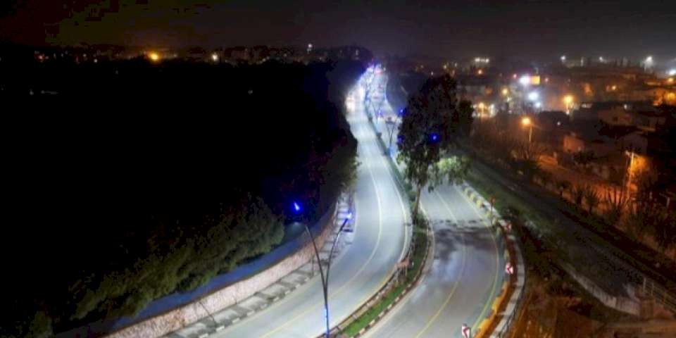 Manisa Mehmetçik Caddesi aydınlatmalarıyla yenilendi