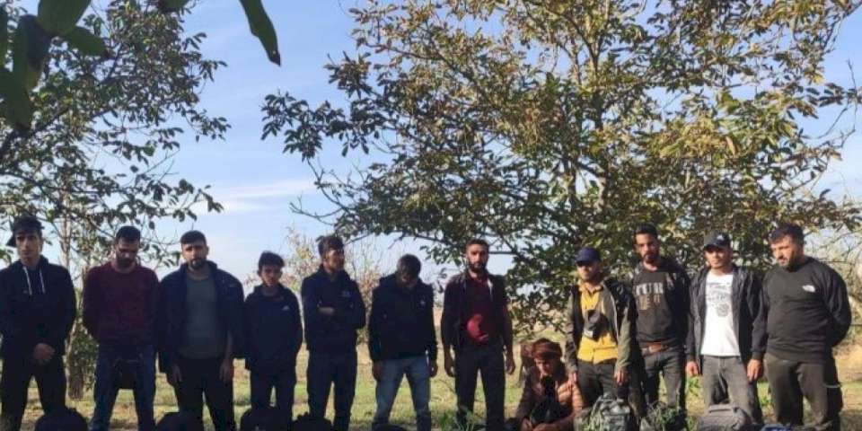 Edirne Jandarması kaçak göçmenleri havadan yakalıyor!