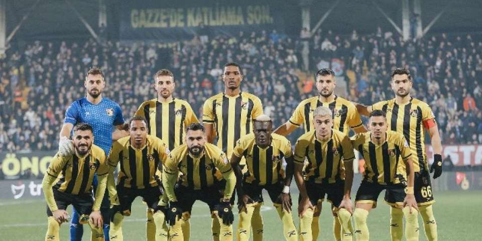 Süper Lig'de ilginç olay! İstanbul-Trabzon maçı yarıda kaldı!