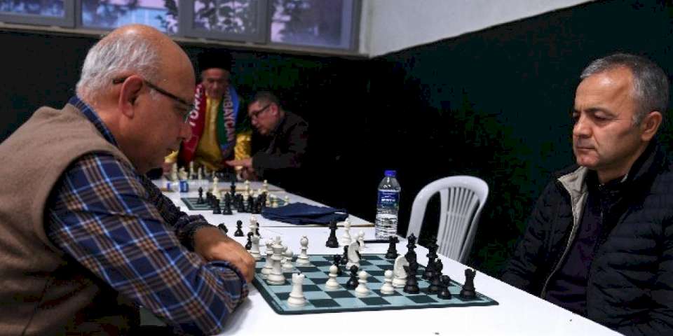 Dedeler ve torunlar Osmangazi'de satrançta yarıştı