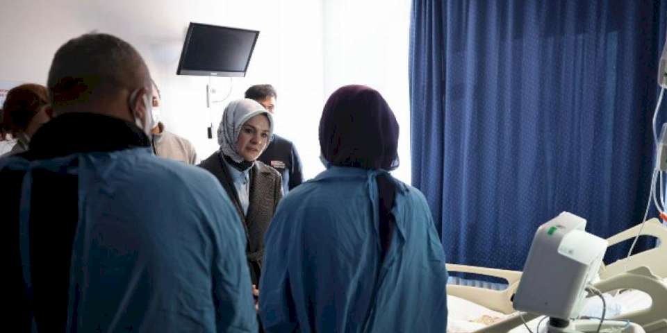 Bakan Göktaş'tan minik Tunahan'a 'geçmiş olsun' ziyareti