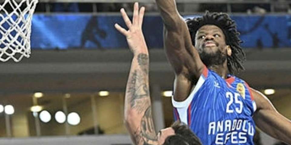 Türk Telekom 69-71 Anadolu Efes (Maç Sonucu) A. Efes hata yapmadı!