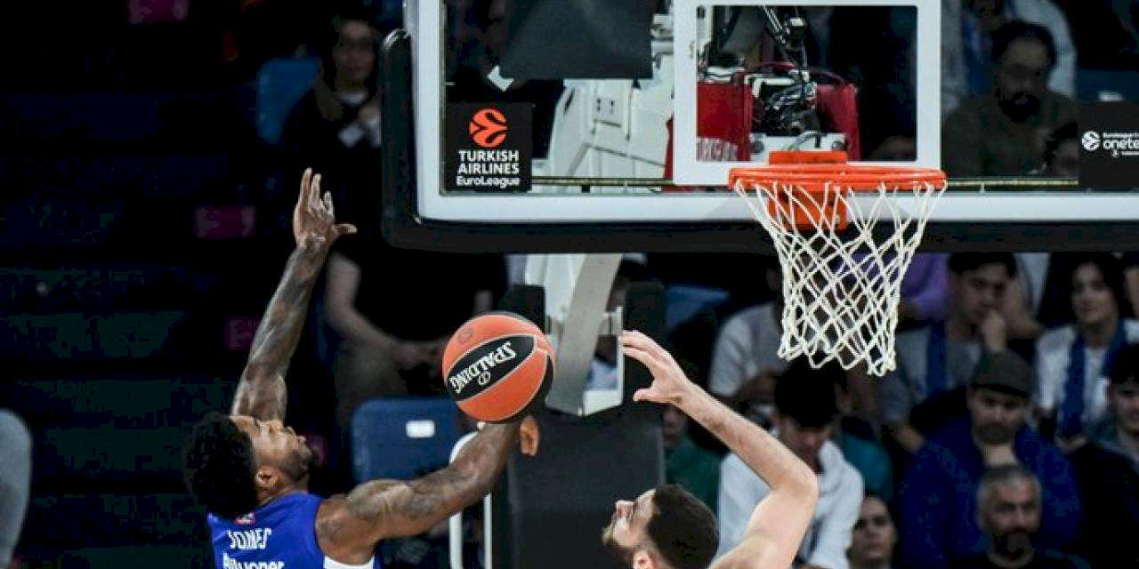Anadolu Efes 84-89 Fenerbahçe Beko (Maç Sonucu) Dev maçın kazananı F.Bahçe!