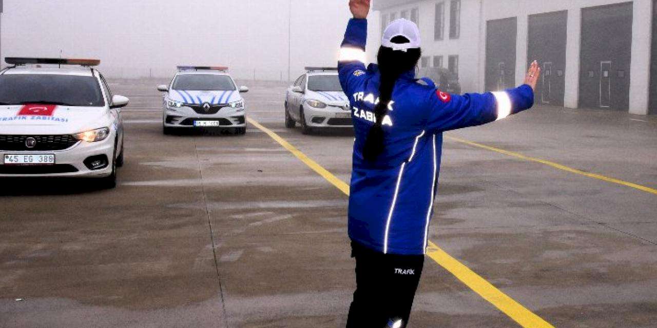 Manisa trafiğinde kadın zabıtalar iş başında