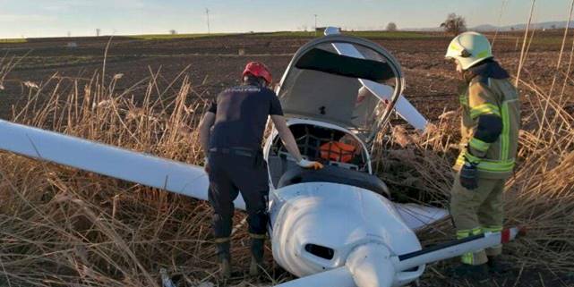 Bursa Yenişehir'de eğitim uçağı acil iniş yaptı!
