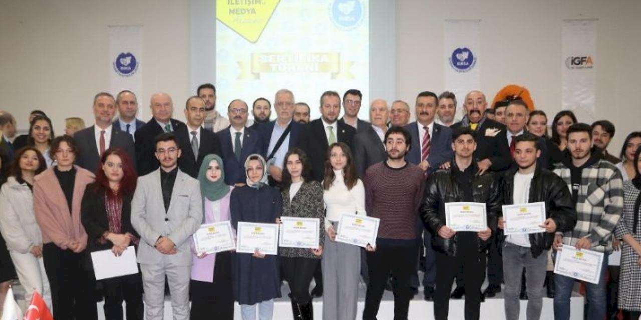Bursa'da İletişim ve Medya Akademisi'nde sertifika heyecanı
