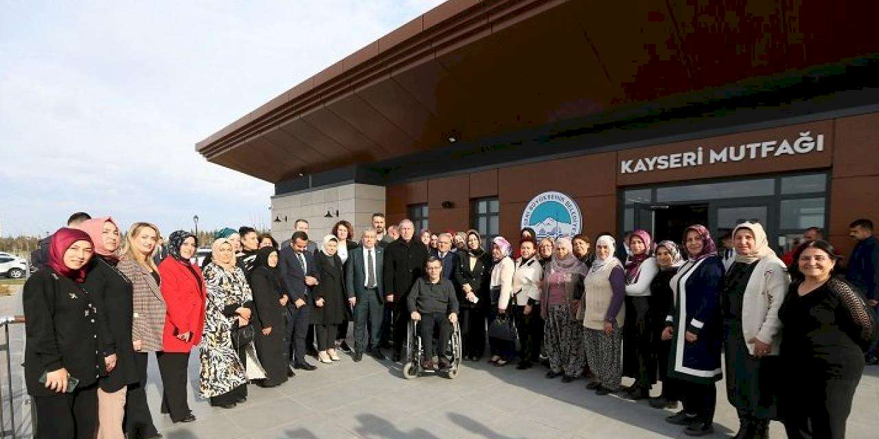 Kayseri protokolü üretici kadınlarla buluştu