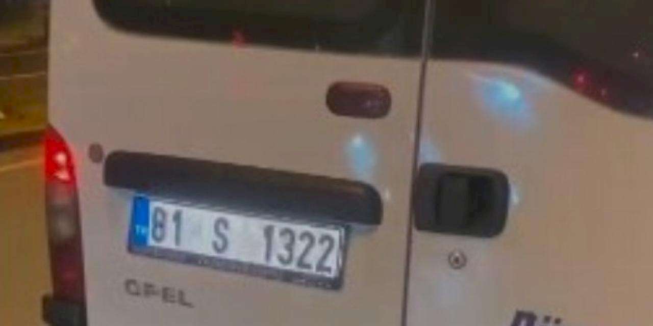 Düzce'de sahte plakalı servis aracı denetimde yakalandı