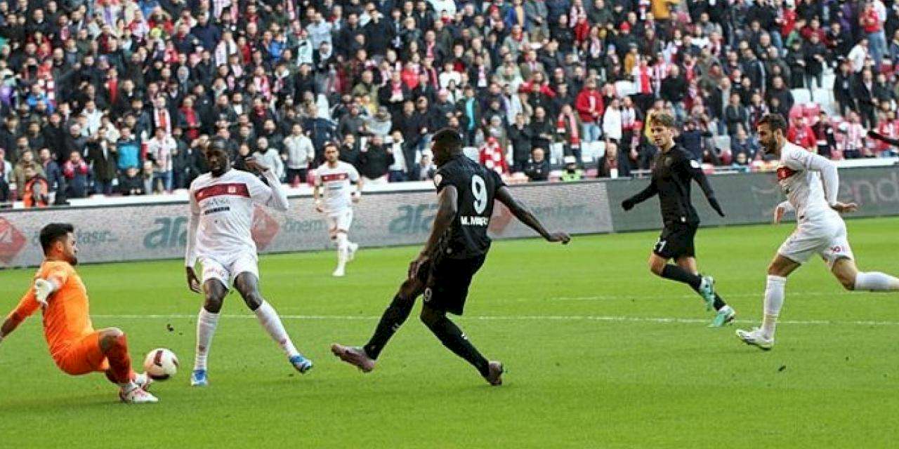 Yılport Samsunspor 2-0 EMS Yapı Sivasspor (Maç Sonucu) Samsun'dan kritik galibiyet!