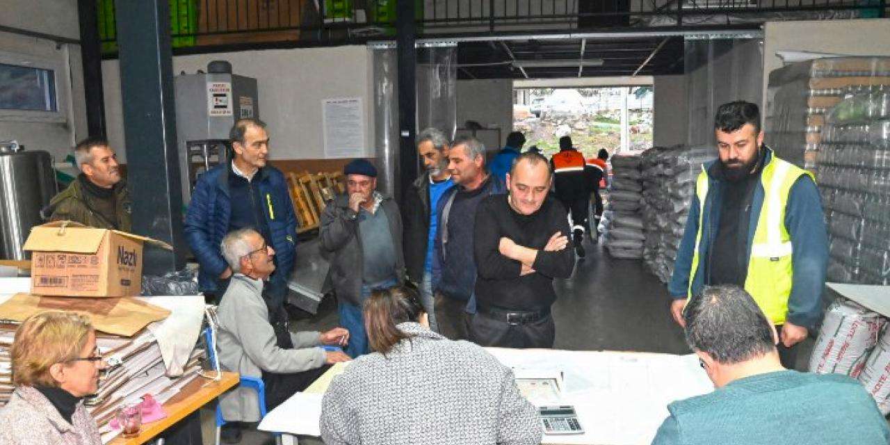 Karabağlar Belediyesi'nden üreticiye kesintisiz destek