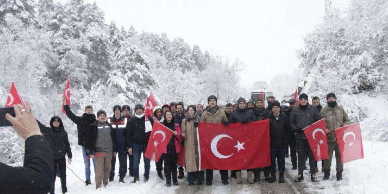 Bilecik’te karlı havada şehitler için yürüdüler