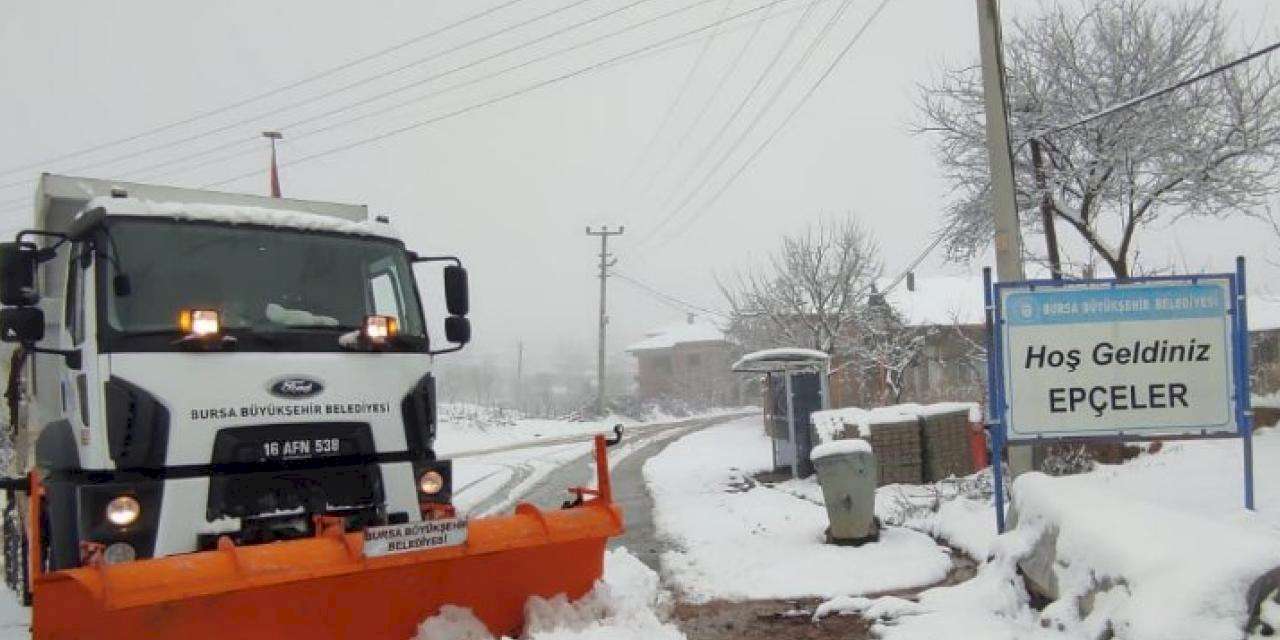 Bursa'da kardan kapanan 63 yolda Büyükşehir seferberliği