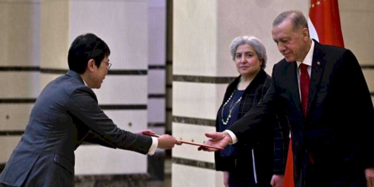 4 ülkenin büyükelçilerinden Cumhurbaşkanı Erdoğan'a güven mektubu