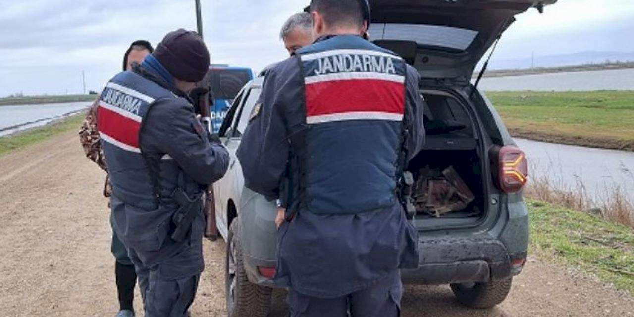 Gala Gölü’nde kaçak avlanan 2 avcı yakalandı