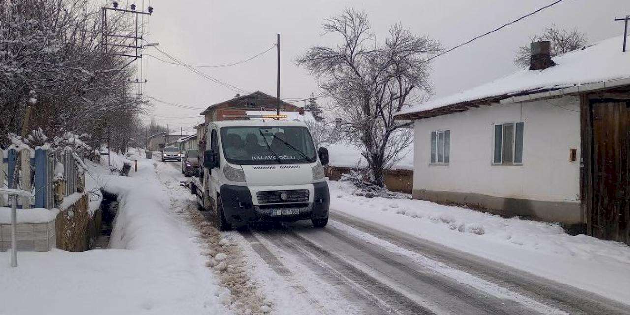 Pazaryeri beyaza büründü