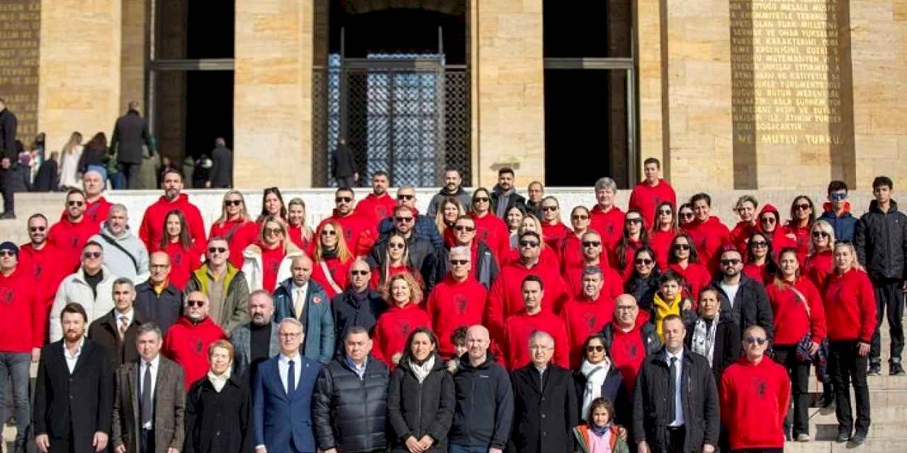 Hentbol ailesi, THF'nin 48. yılında Anıtkabir'i ziyaret etti