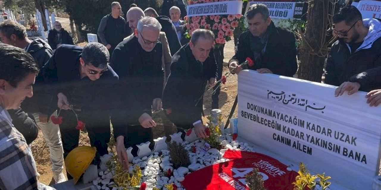 Cemal Kütahya ve ailesi kabri başında anıldı