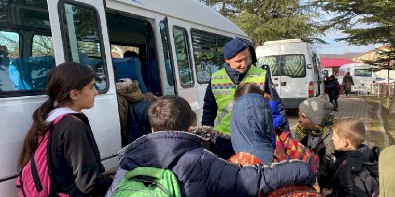 Jandarma okul çevrelerinde kuş uçurtmuyor