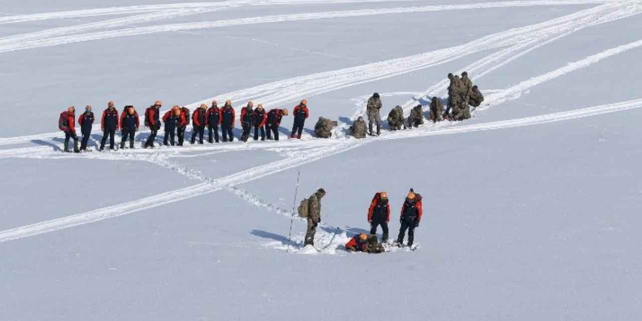 4 bin çığ yatağı olan Van'da çiğ timi kuruldu