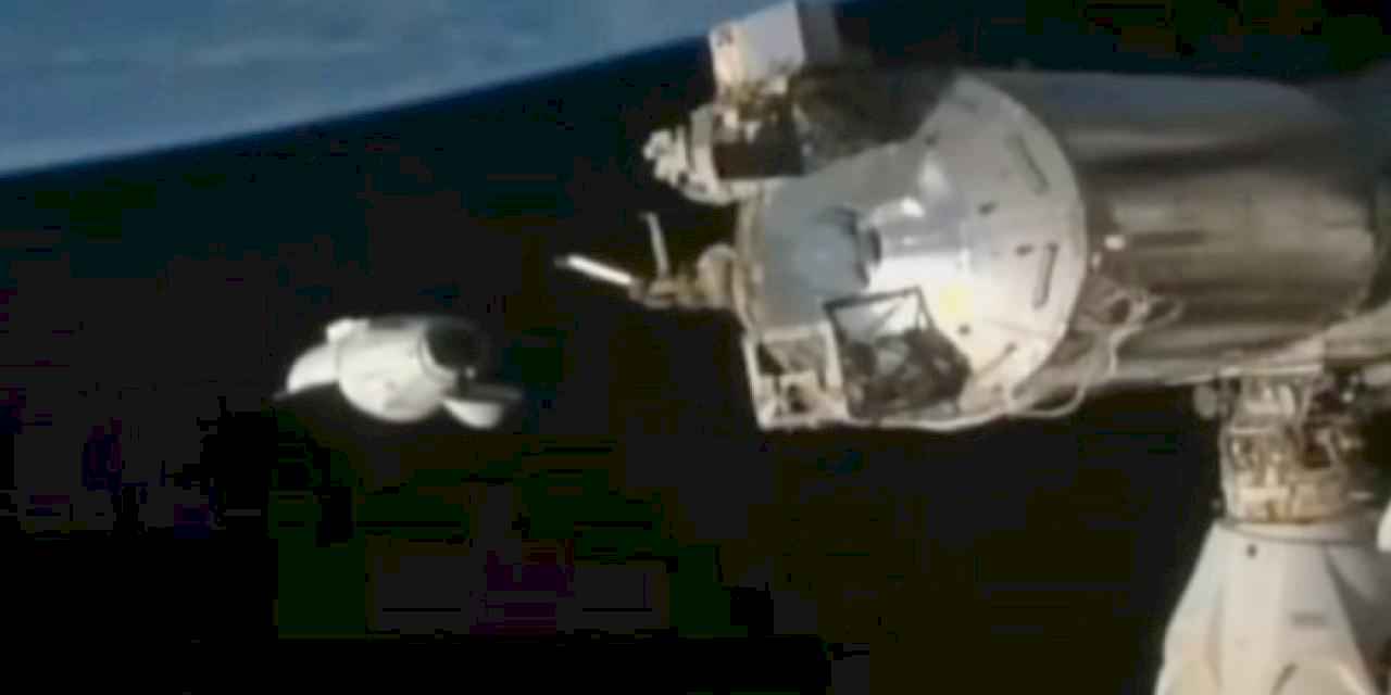 Saat 16.30'da dünyaya iniyorlar