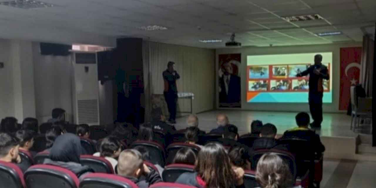 Salihli'de öğrencilere itfaiyecilik tanıtıldı