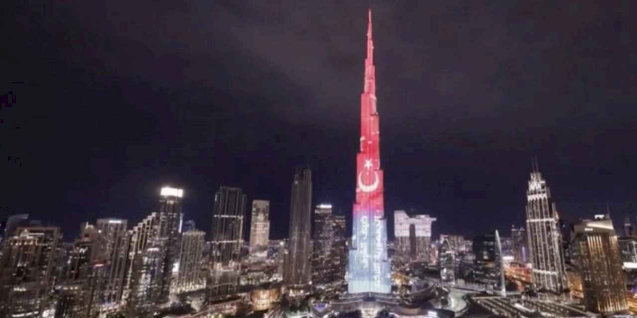 BAE'nin sembol binası Burc Halife'ye Türk bayrağı yansıtıldı