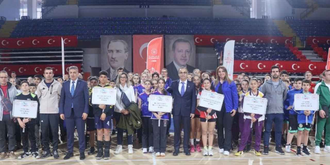 Okul Sporları müsabakaları İzmir’de başladı
