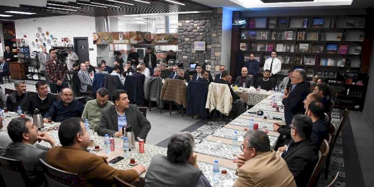 Başkan Büyükkılıç’tan bilişim sektörü ile “akıllı şehir” istişaresi