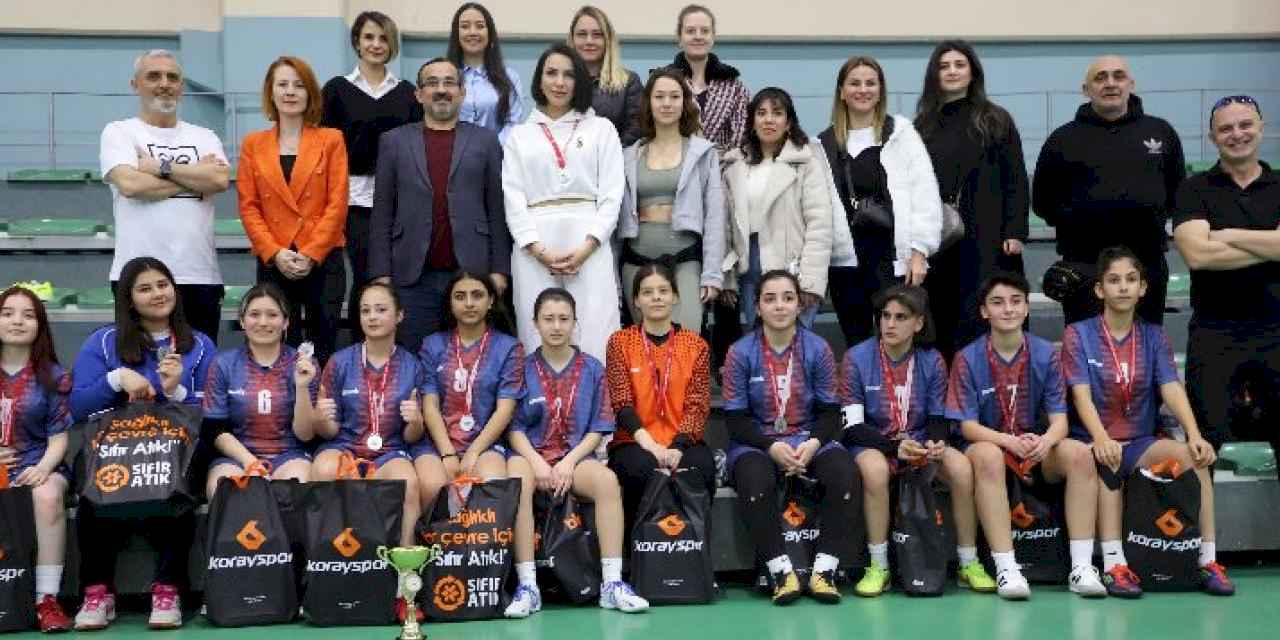Yıldırım MTAL Kız Futsal Takımı Bursa ikincisi