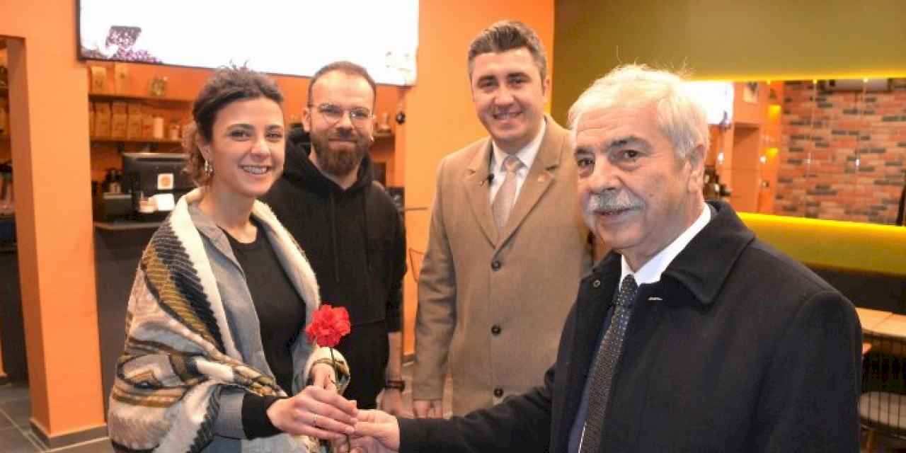 Mehmet Özcan Sevgililer Günü’nde gençleri unutmadı