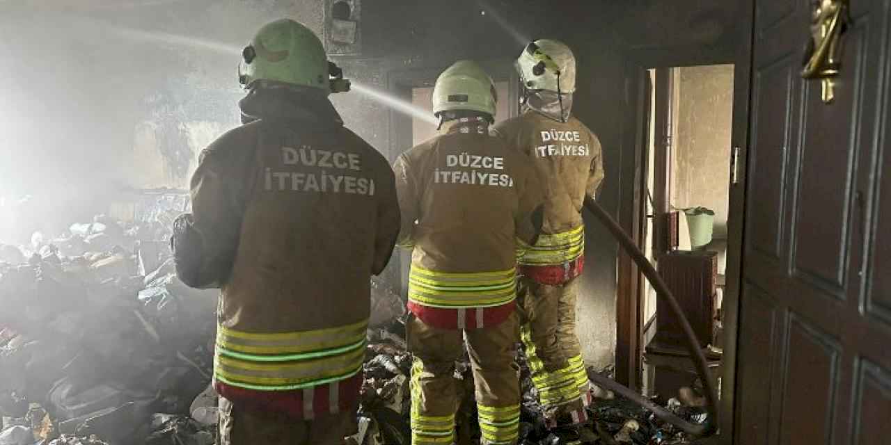 Düzce'de 2 katlı evde yangın paniği 