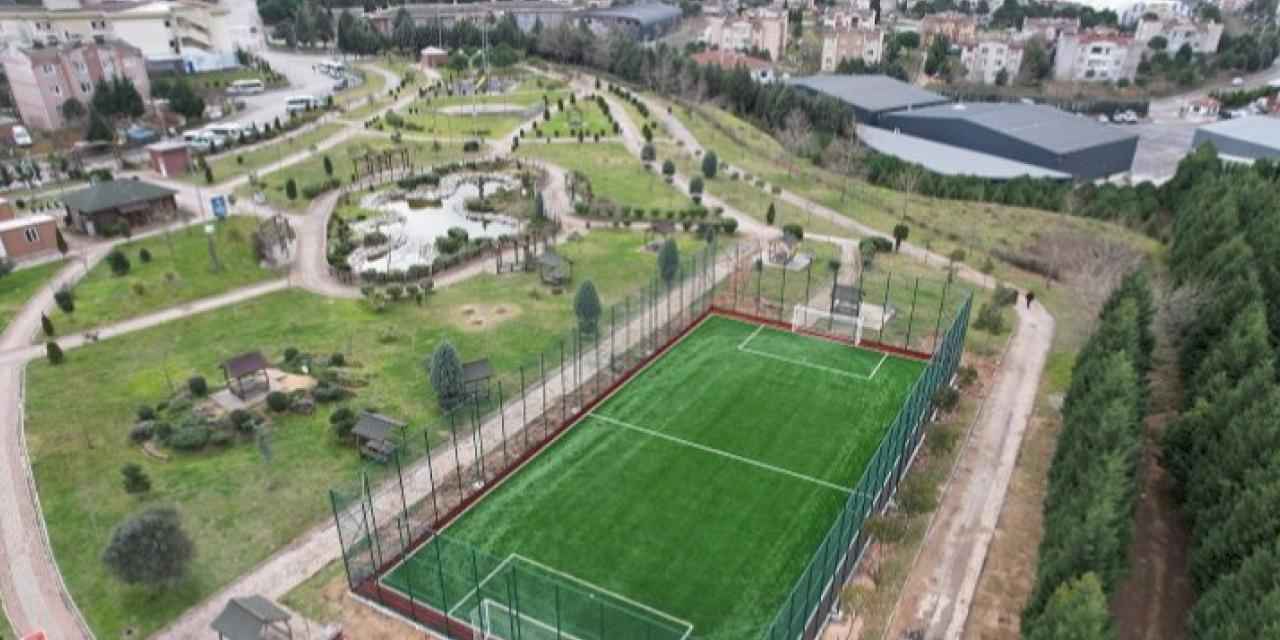 Çayırova'da spor altyapısı halı sahalarla güçleniyor