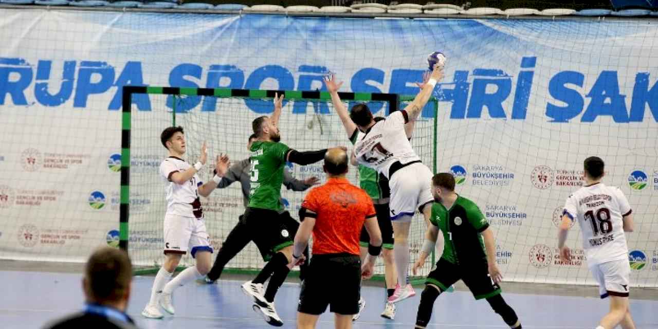 Sakarya evinde esti-gürledi!