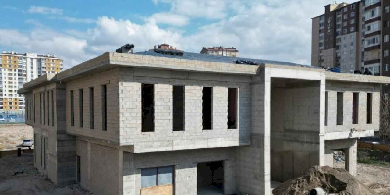 Gülük Sosyal Tesisi'nde hem kütüphane, hem kreş, hem melmek