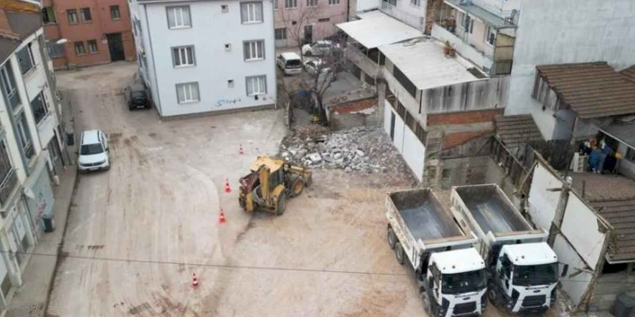İnegöl'de kamulaştırılan binalar otopark oluyor