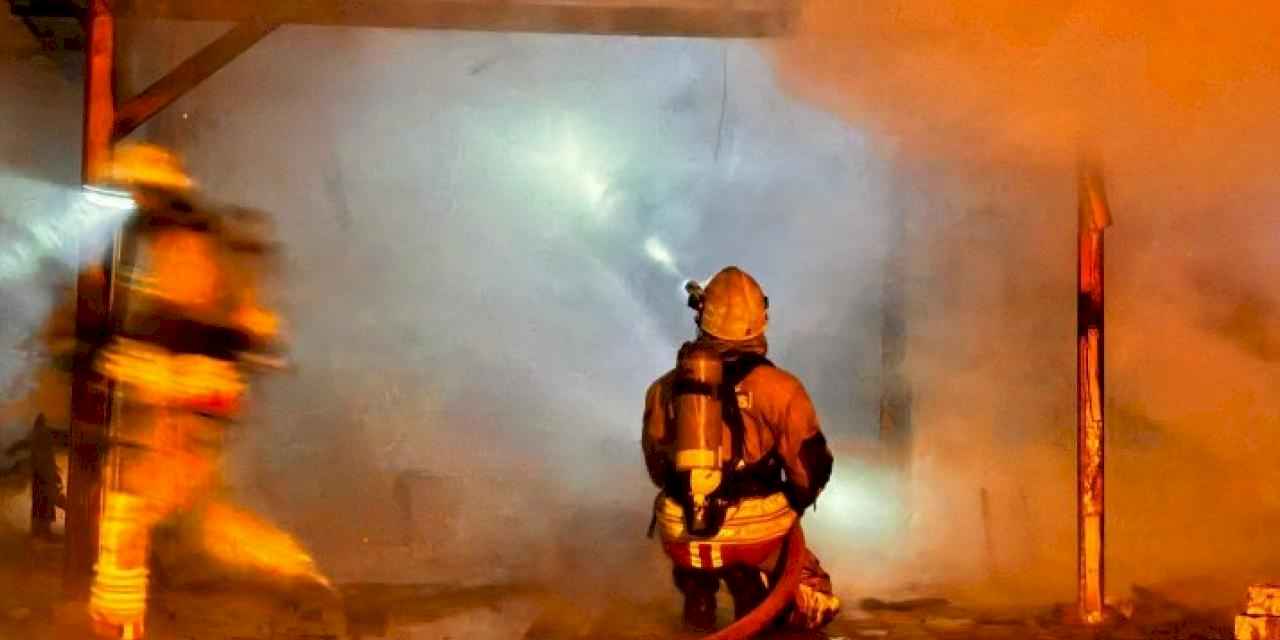 Düzce'de çıkan yangında ev kullanılamaz hale geldi