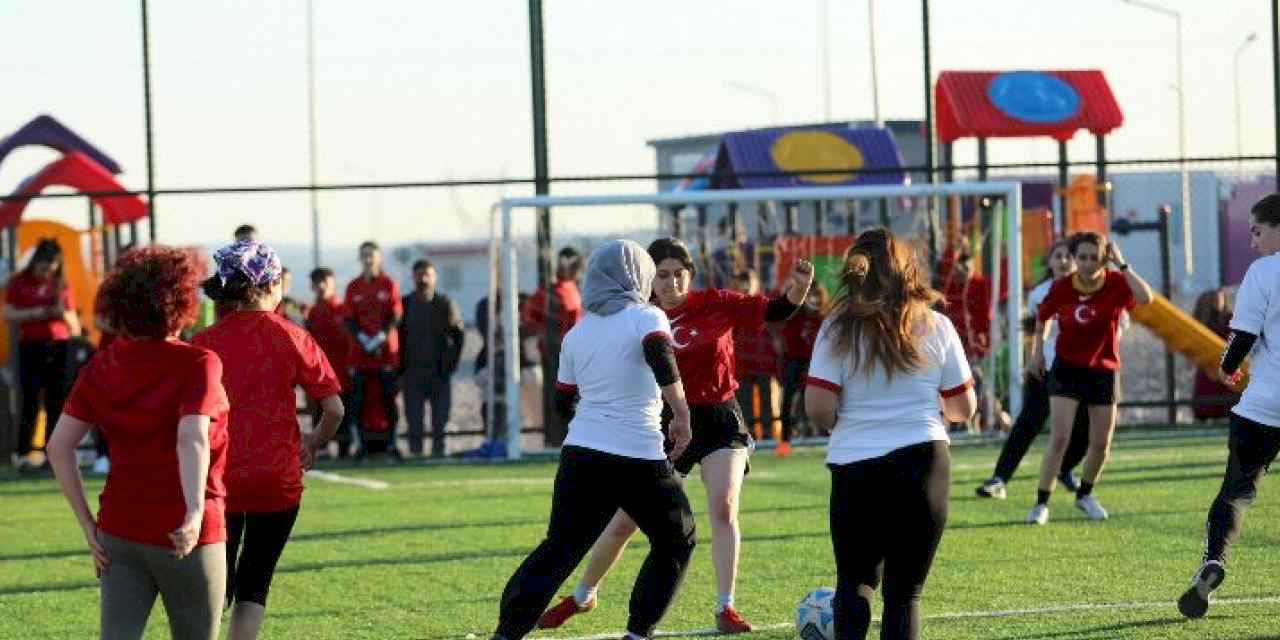 Adıyaman'da kadın futbol takımlarını buluşturdu