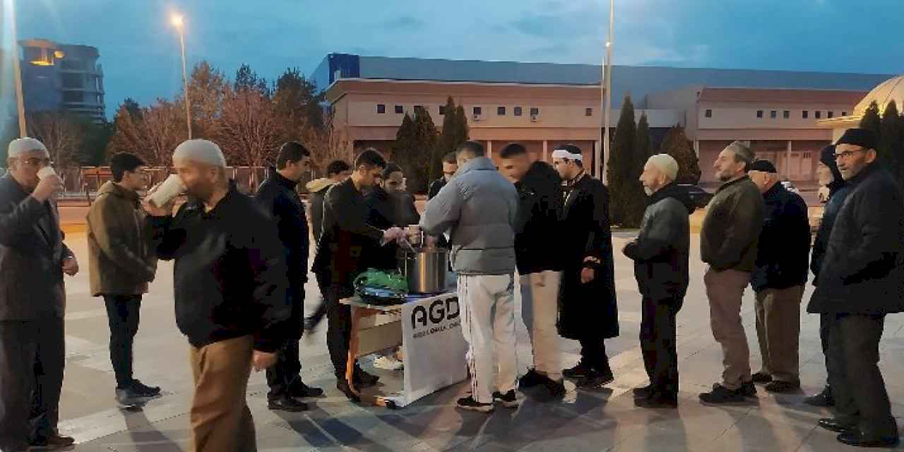 Kayseri'de cami çıkışı sıcak karşılama