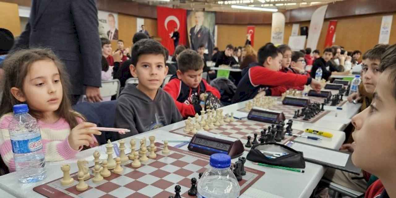 Gölcük'te satranç turnuvası başladı