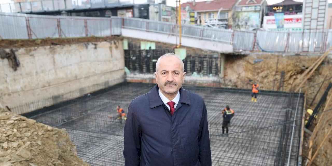 Kent meydanındaki önemli çalışmada ilk beton atıldı