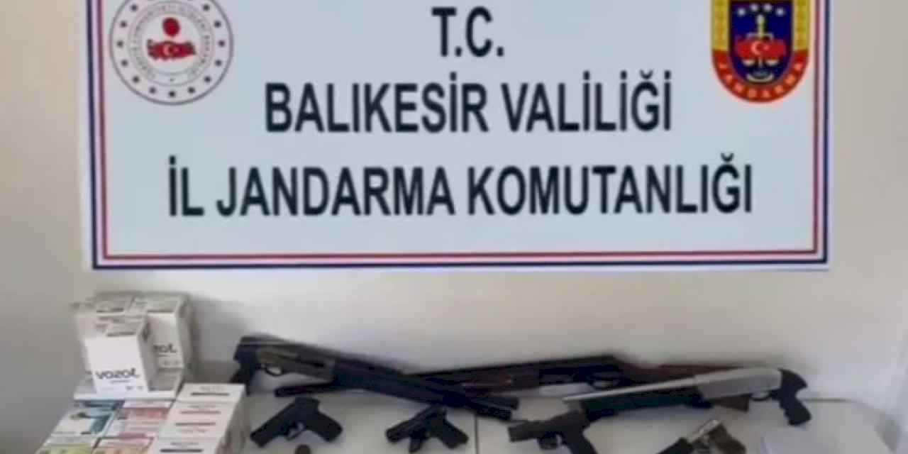 Mahzen-8'de 20 şüpheliye gözaltı