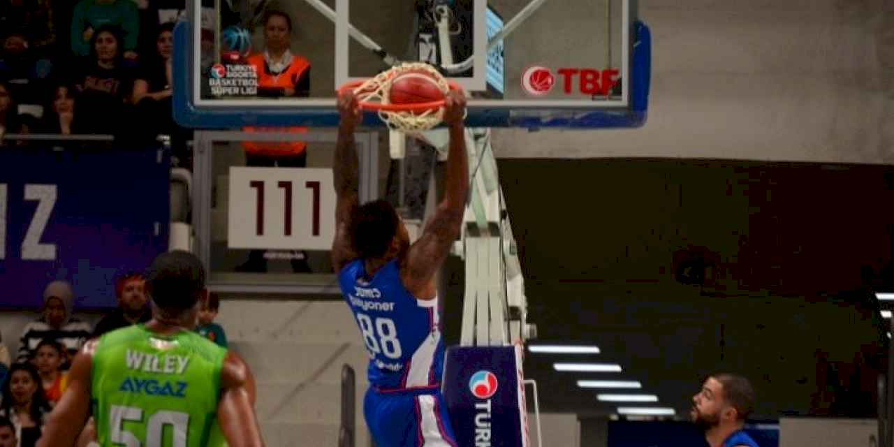 Anadolu Efes deplasmanda kazandı