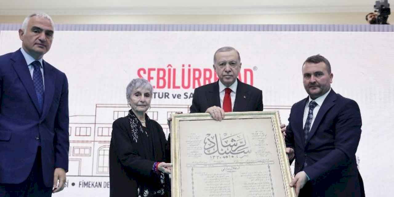 103 yıl önceki ilk nüsha hediye edildi