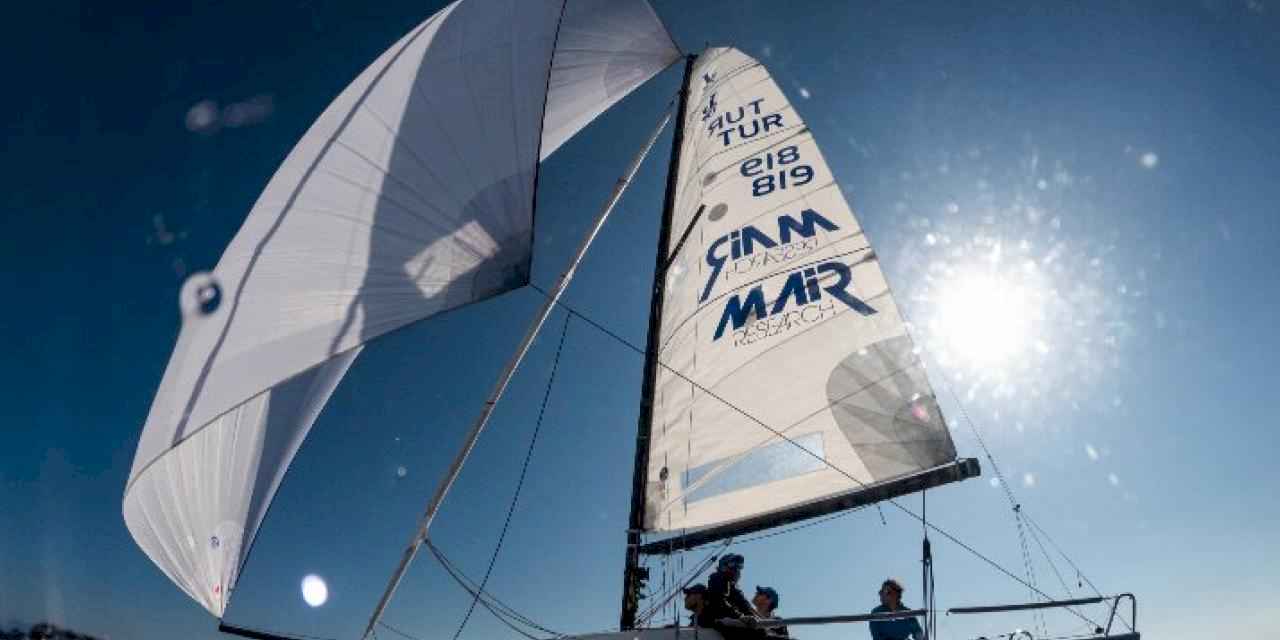 Bodrum'da yelkenler kış serisi için şişti