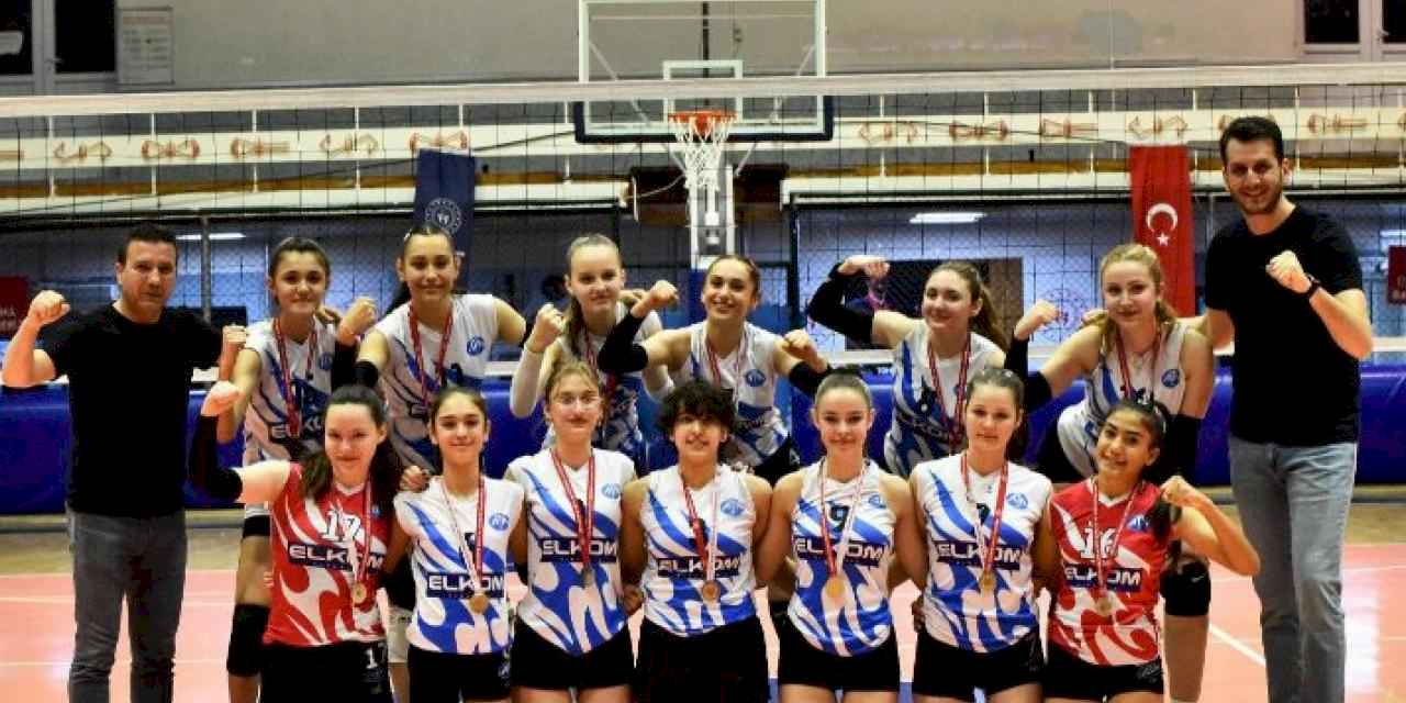 Ata Sporlu kızlar voleybolda Manisa'yı temsil edecek