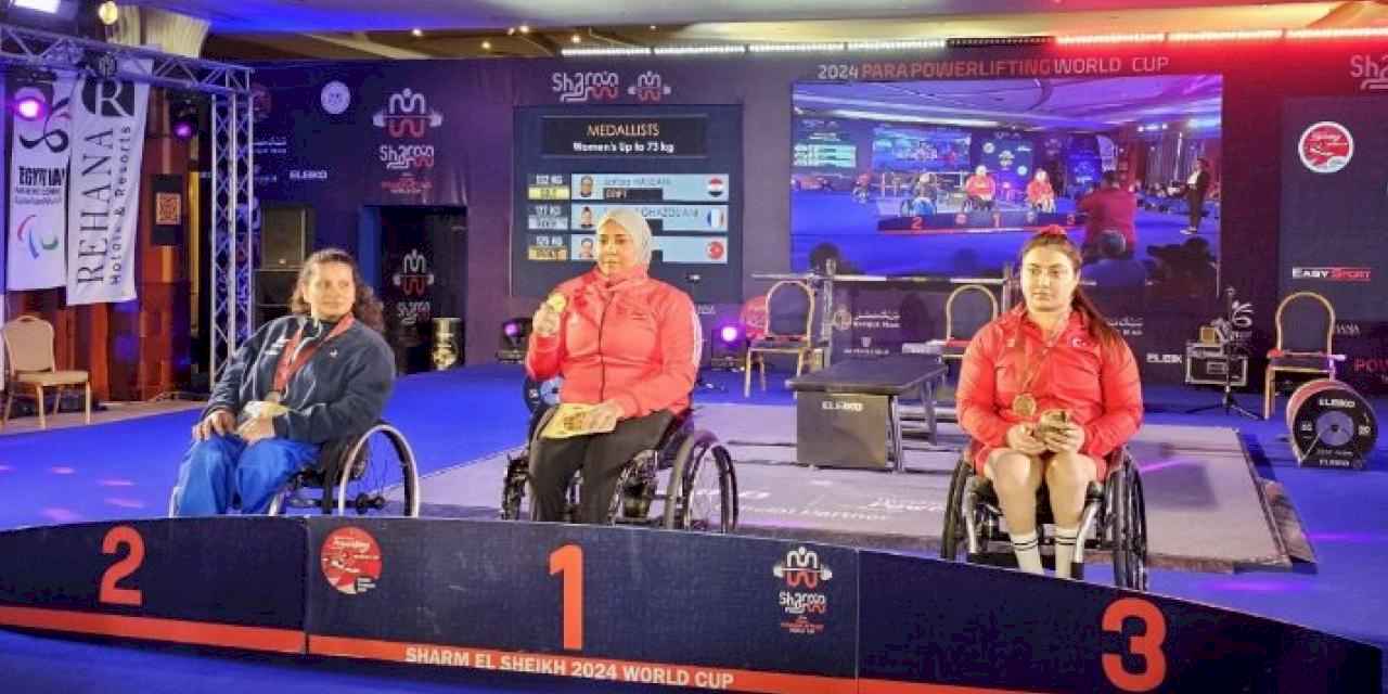 Bakan Bak'tan Sibel Çam'a tebrik