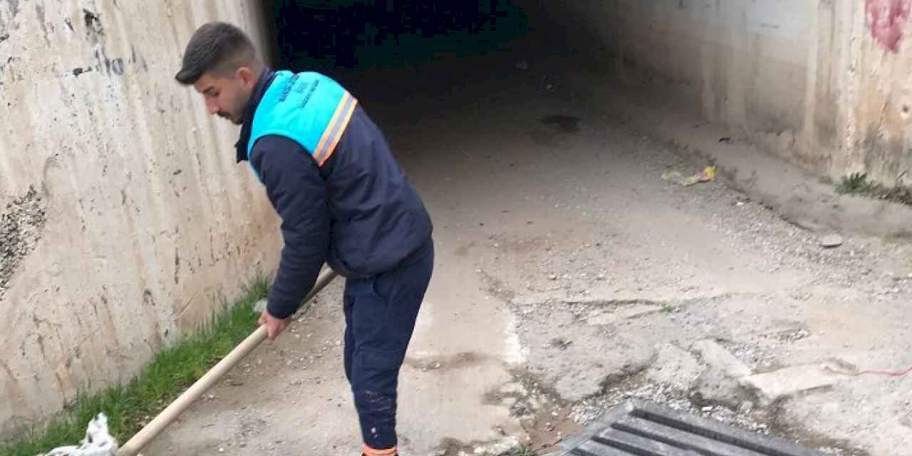 Manisa'da ızgara temizleme çalışmaları sürüyor