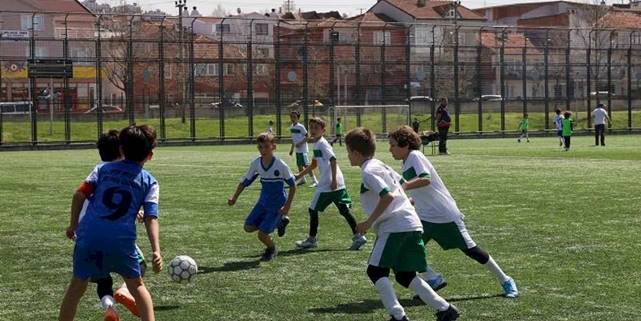 Bursa'daki İlkokul Futbol Şenliği’nde kupalar sahiplerini buldu